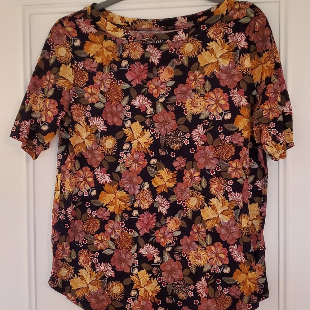 Loft floral tee, NWT, size medium